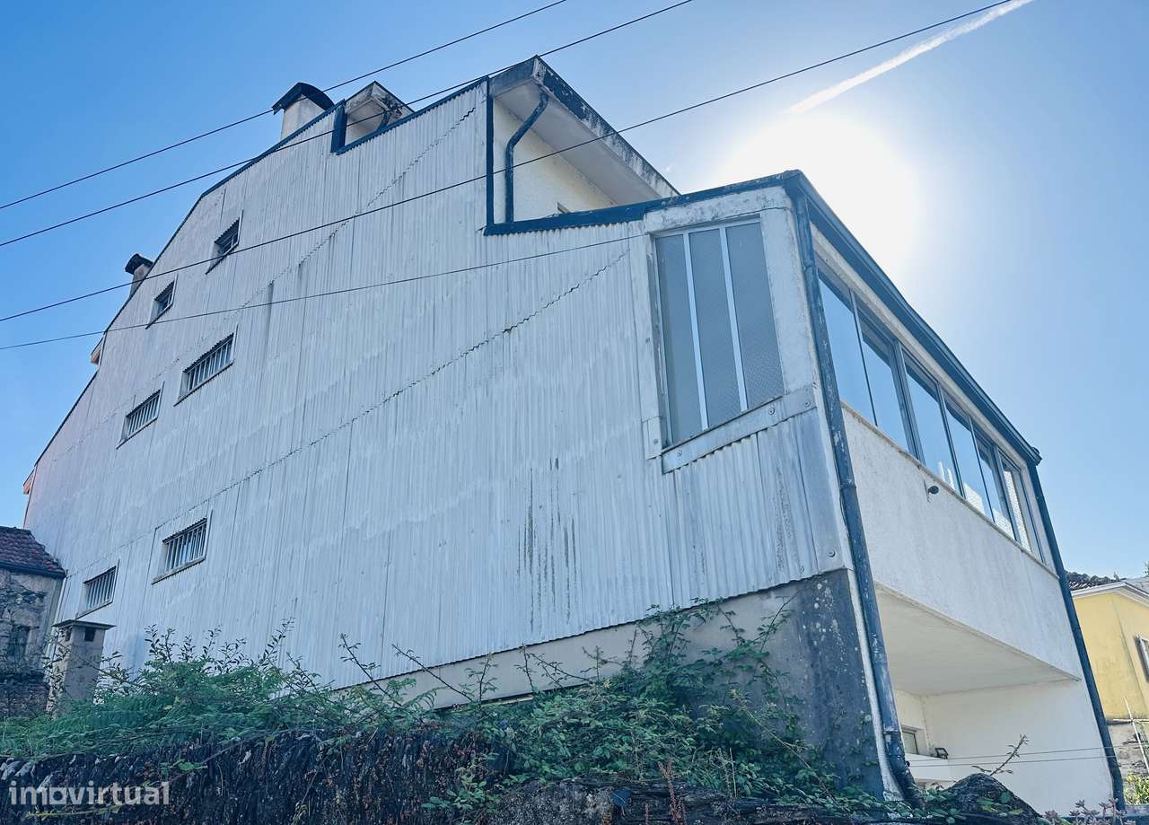 Espaçoso T2+1, mais sótão e lugar garagem no coração de Valongo-26