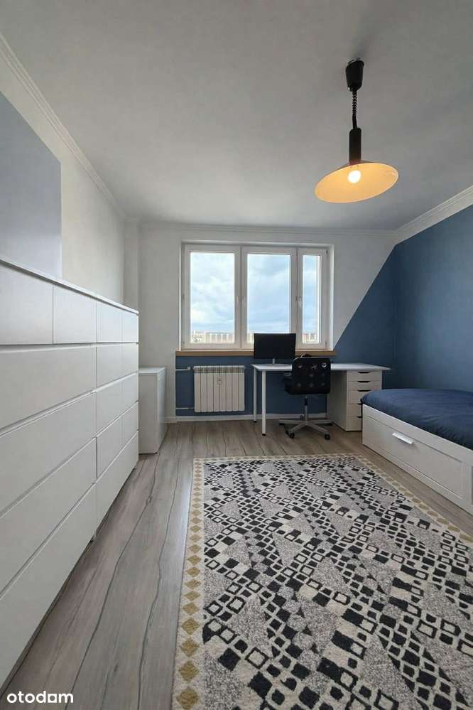 Trzypokojowe mieszkanie z dużym balkonem ŚCISŁE CENTRUM-1