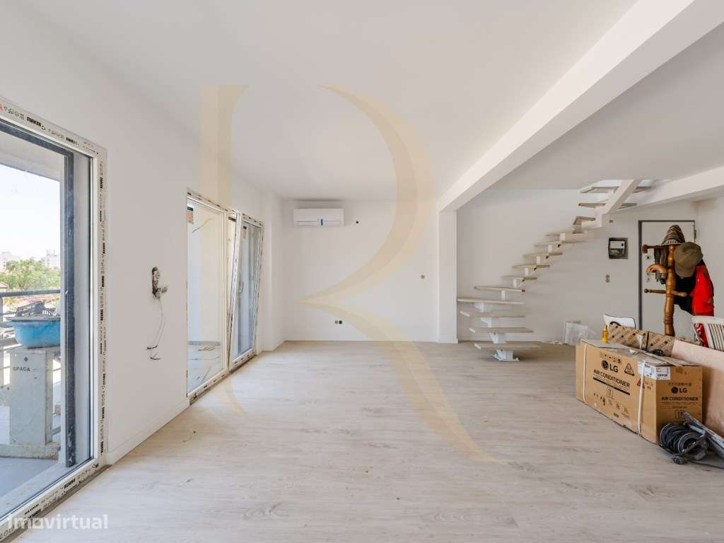 Apartamento T3 duplex com parqueamento e arrecadação em condomínio ...-2