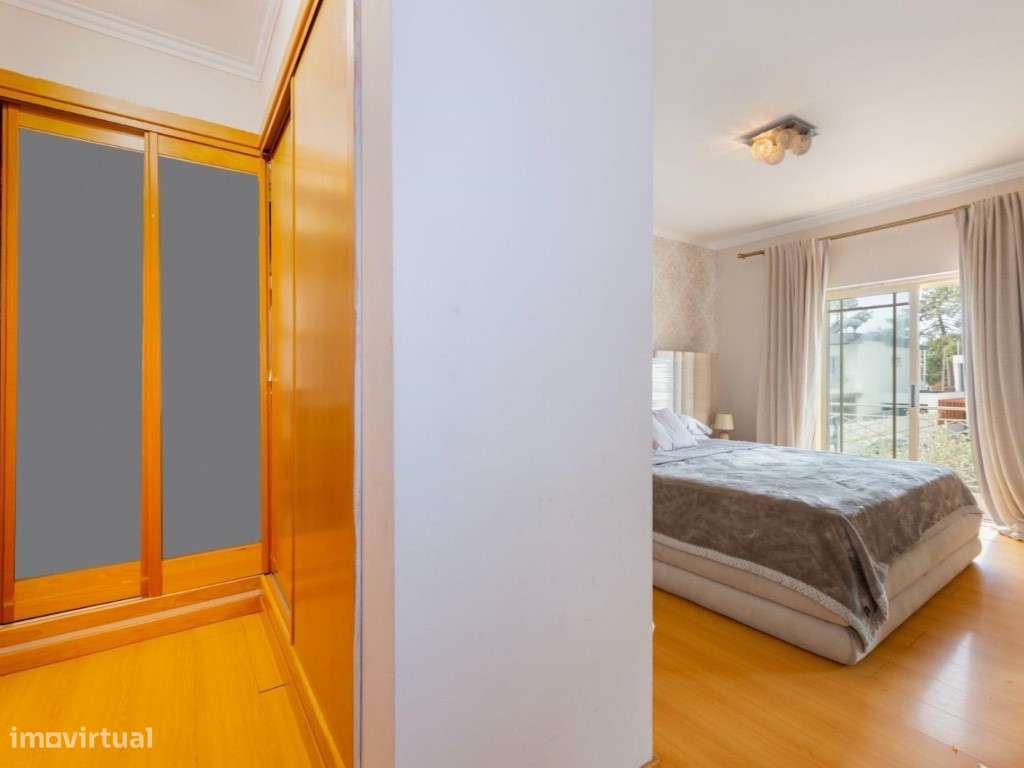 Vende-se Moradia V5 na Aroeira - Almada-9