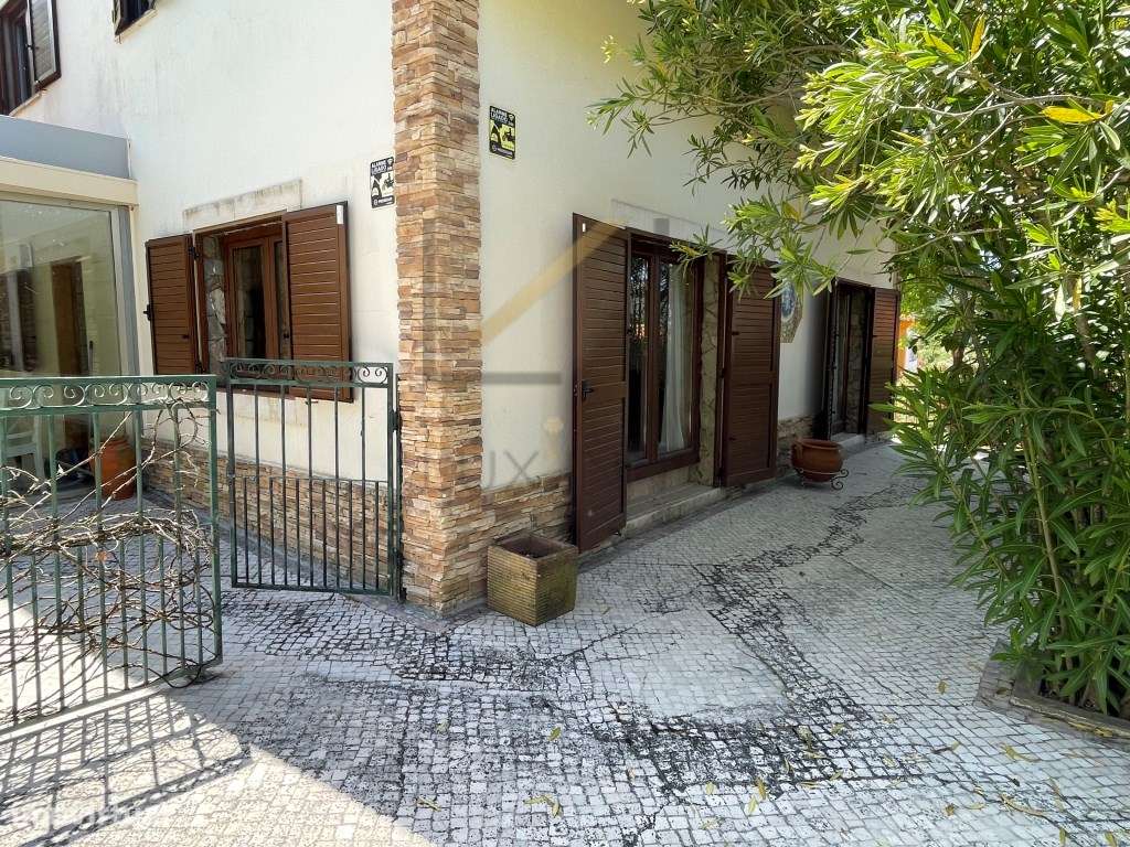 Moradia T4 com piscina e jardim, na Aldeia Grande, Setúbal-58