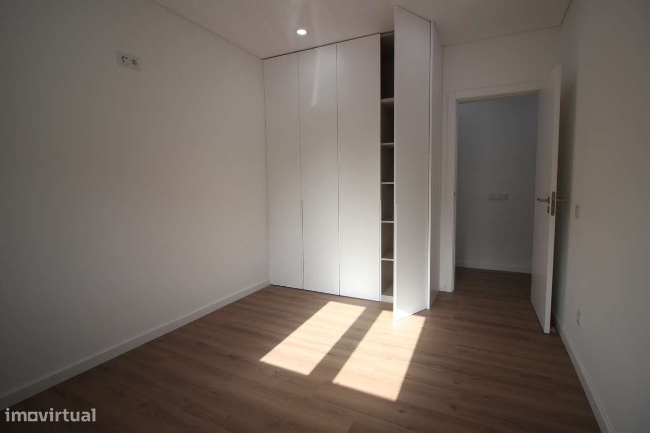 Rc de moradia com Quintal e estacionamento no Seixal-29