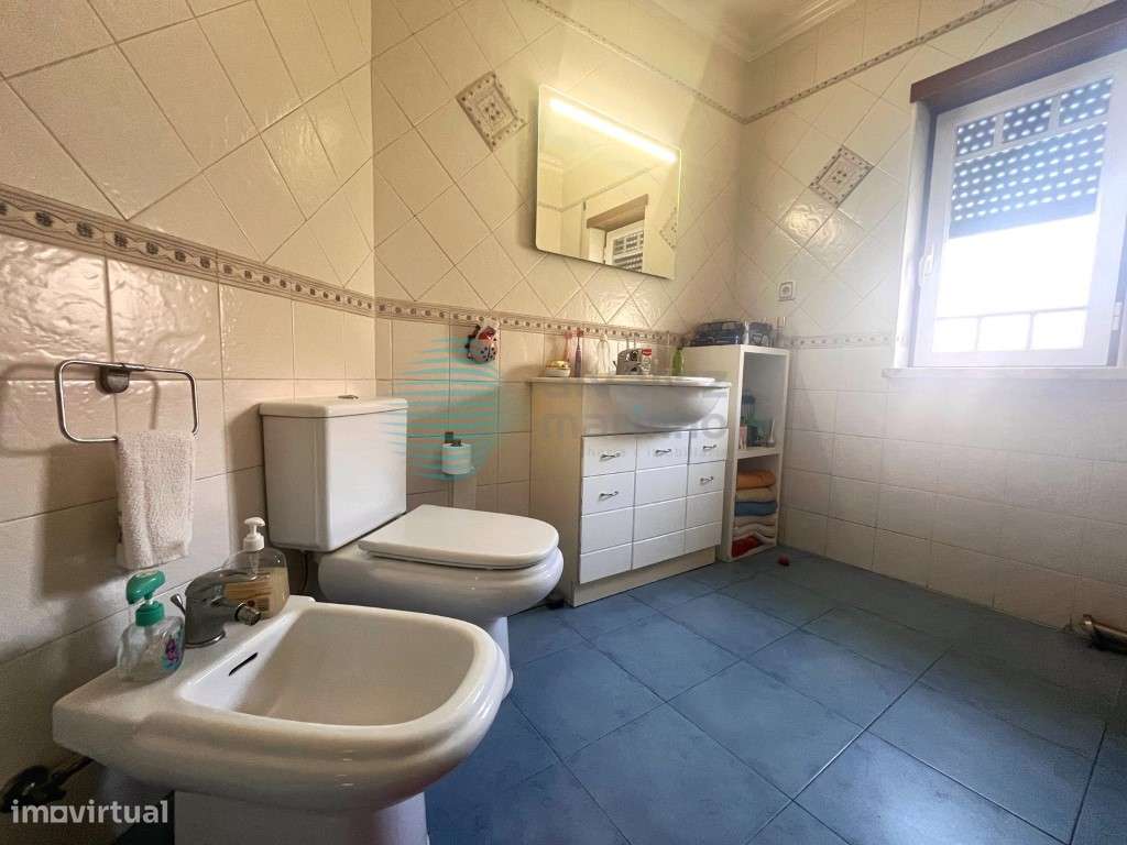 Moradia V3 situada no centro do Bombarral-22