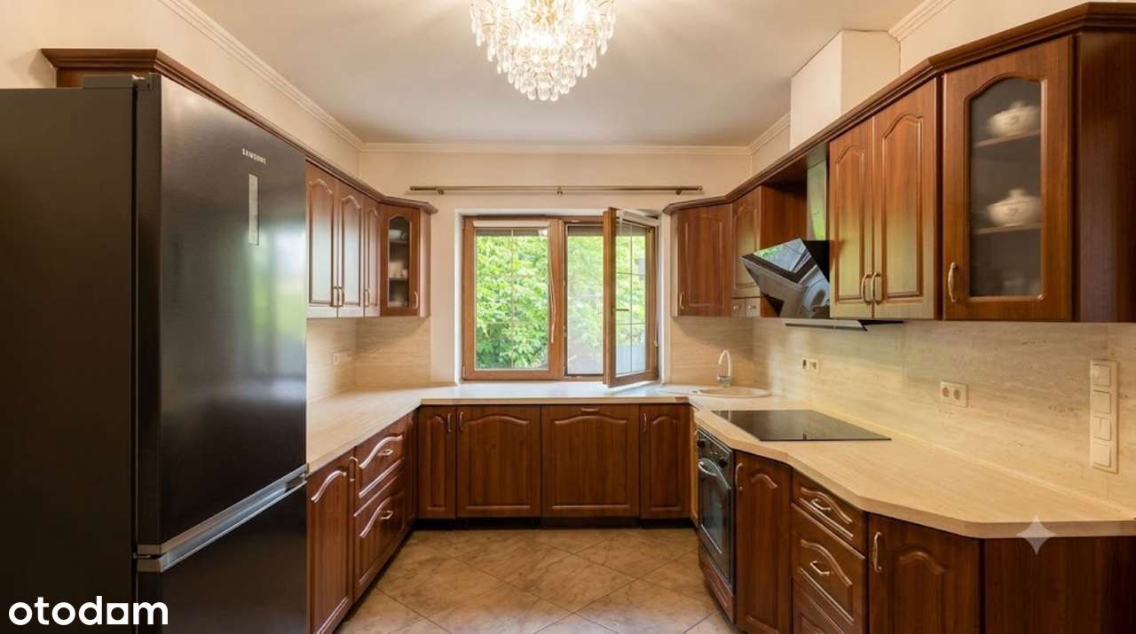 Atrakcyjny dom 168 m² w Puszczykowie - funkcjonalny rozkład i piwnica.