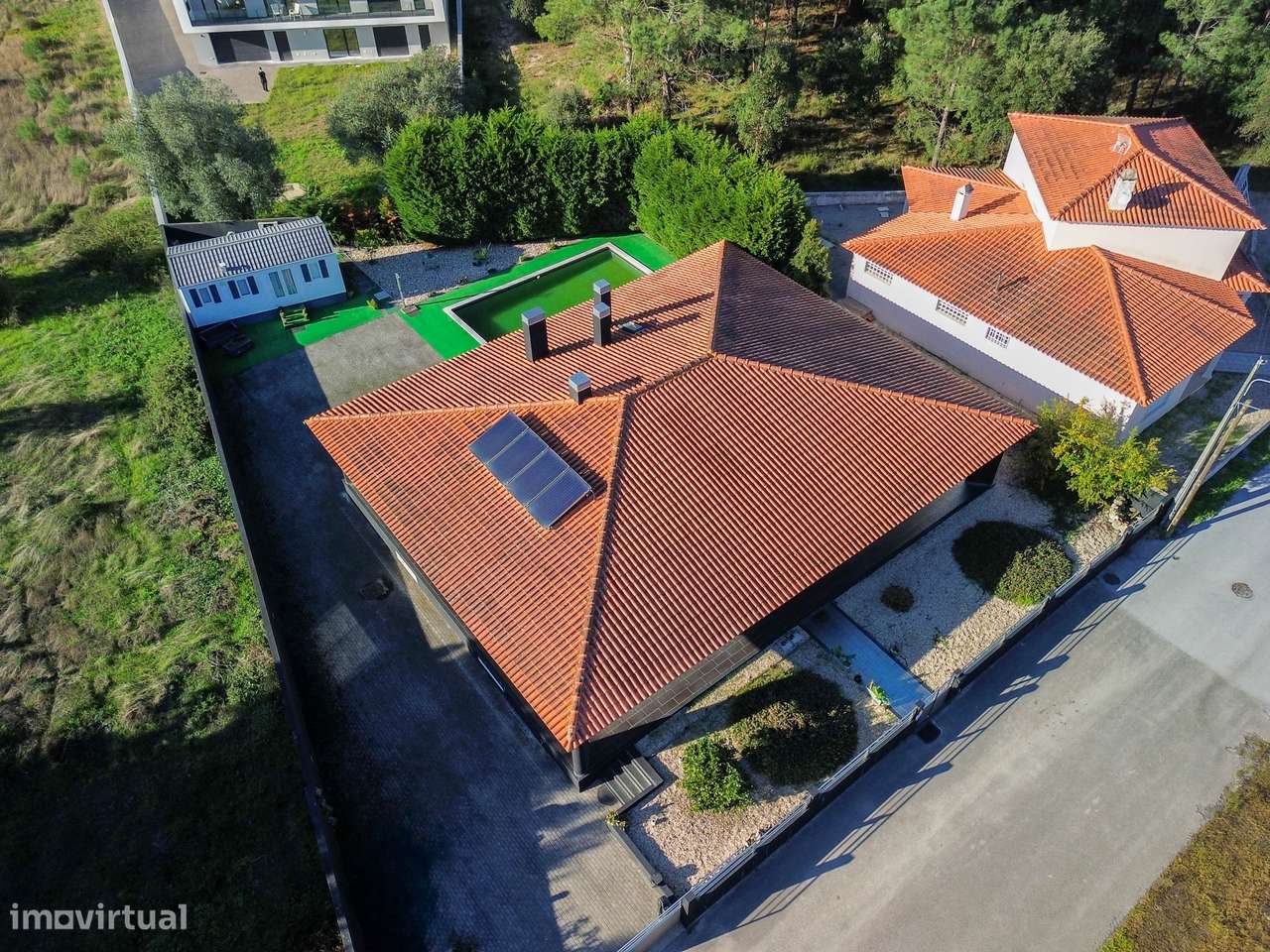 Moradia T3 com Piscina, Jacuzzi e Acabamentos de Alta Qualidade - Grande imagem: 3/46