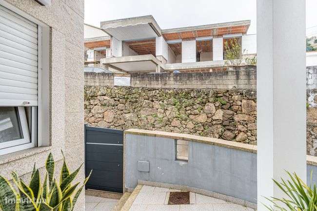 Moradia T3+1 em Santa Eulália- Vizela-17