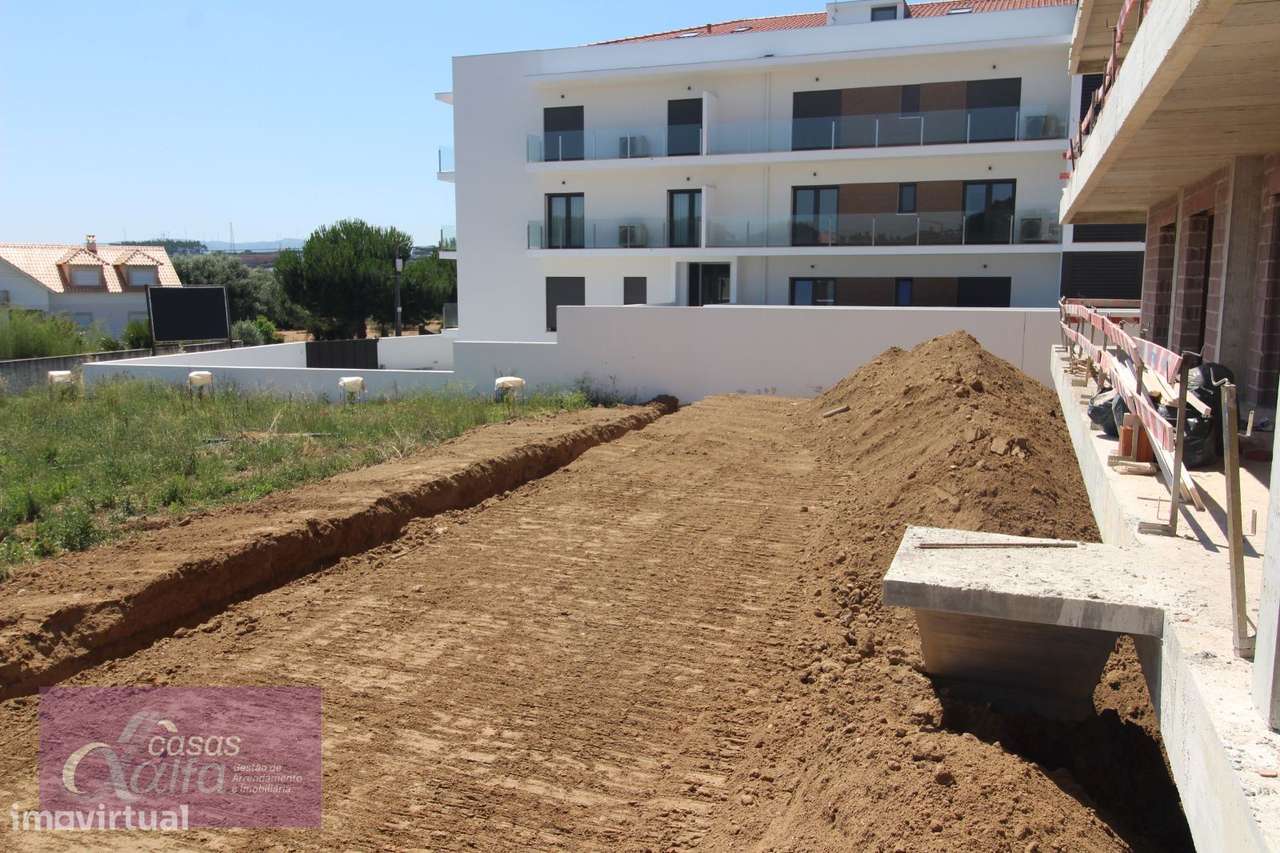 Apartamento T4 com terraço privativo em Parceiros-11