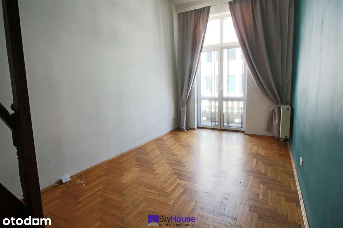 Kawalerka z antresolą i balkonem przy Rynku-5