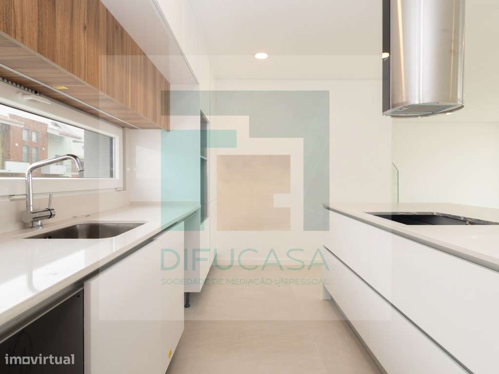 Moradia T3, rés do chão e 1º andar com CAVE (Garagem + arrumos) e P... - Grande imagem: 5/53