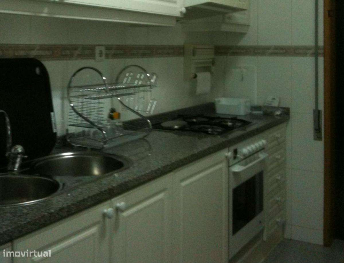 Quarto - localizado em Pedrouços Porto - Grande imagem: 4/10