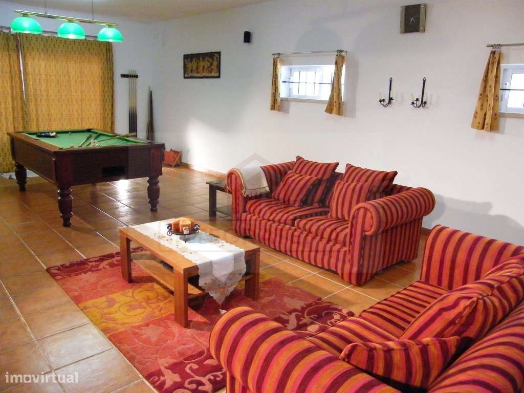 Moradia Tradicional Portuguesa com Piscina e Vistas Deslumbrantes-12