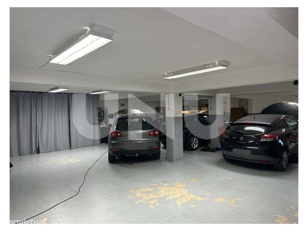 Armazém com escritório e WC em Algés de Cima - Grande imagem: 3/16