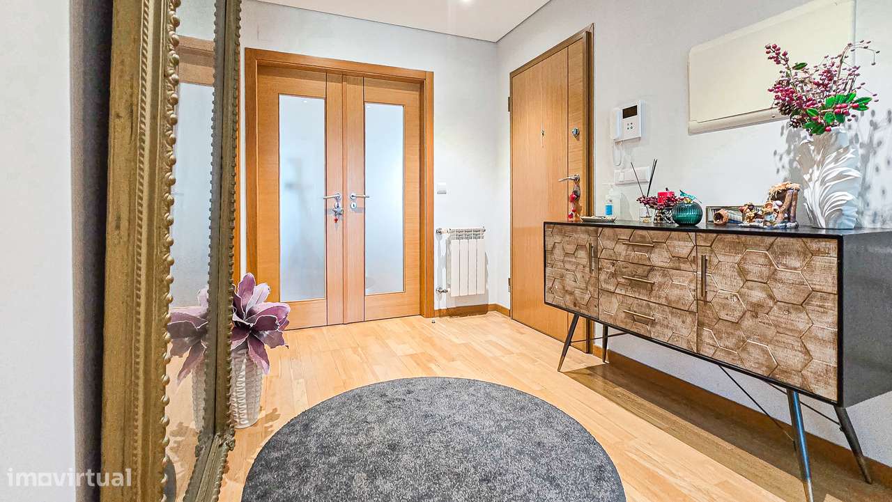 Apartamento T3 com varanda e garagem em Montijo-16