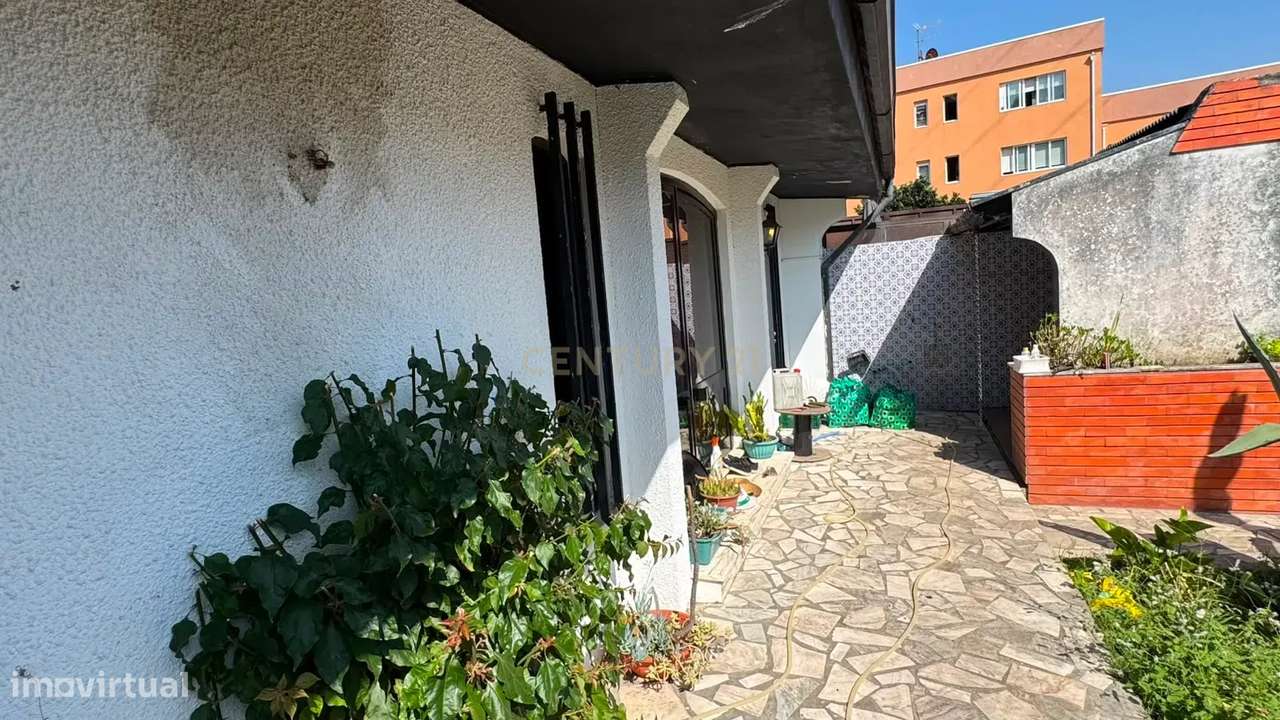 Moradia T2 Geminada com 3 Frentes, anexo multiuso, churrasqueira e Jar-8