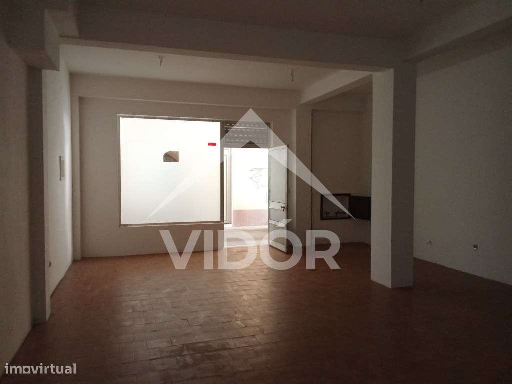 Loja Escritório c/ montra - Entre o Liceu e a João de Barros - Grande imagem: 5/8