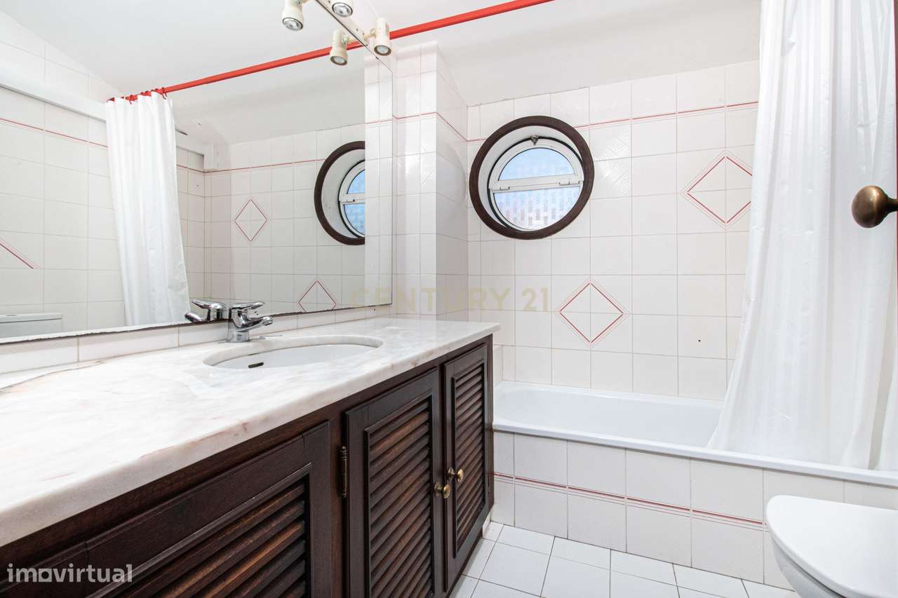 T4 +1 com jardim, piscina e garagem-20