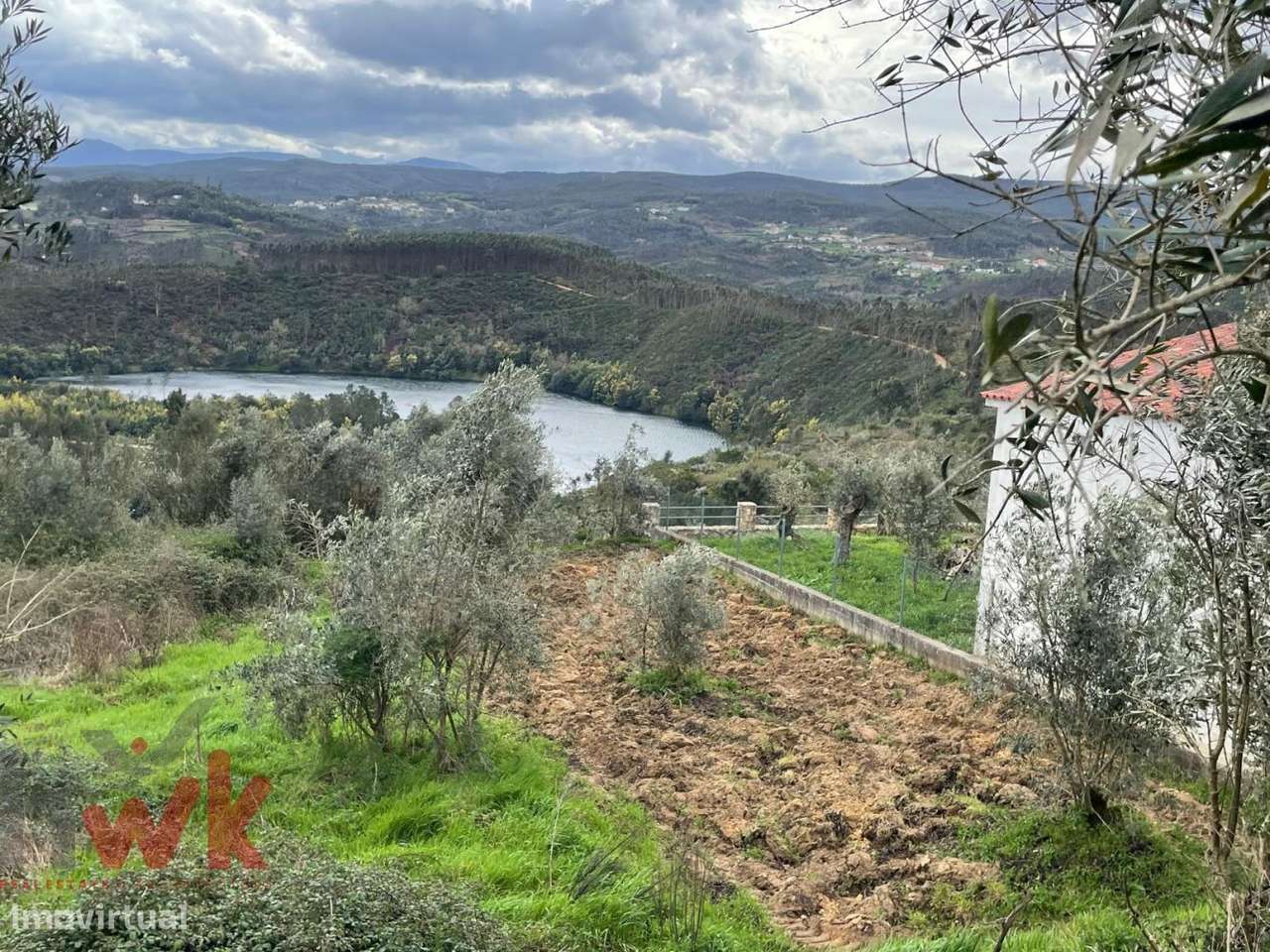 Moradia T4 com terreno com vista para o Rio Alva-26