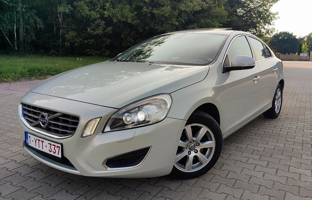 Volvo S60 II (2010-) D3 Geartronic Summum 2010