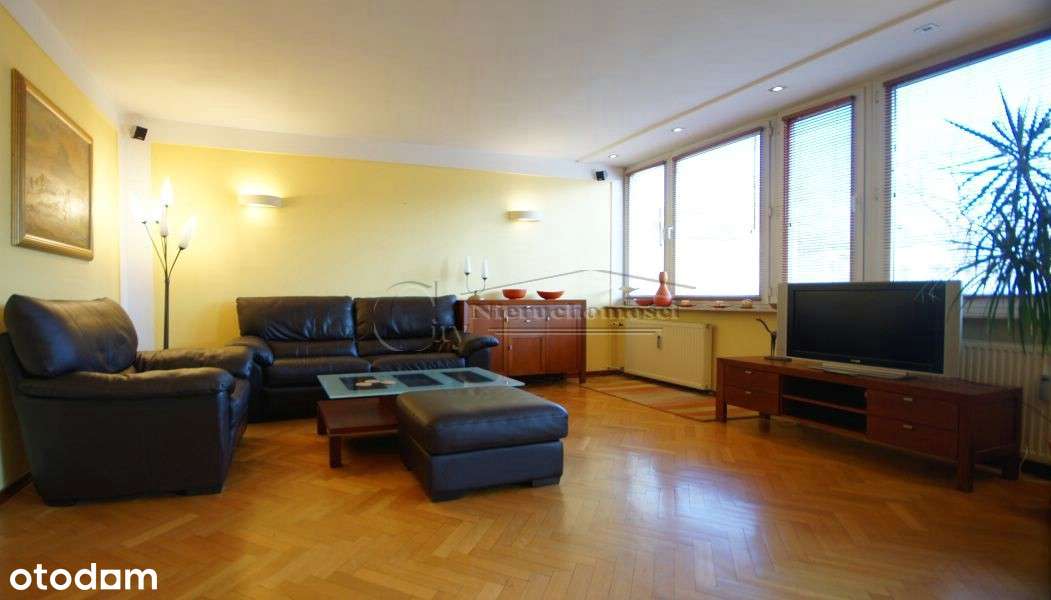 WYGODNY APARTAMENT - 3 Sypialnie / Garaż / Pom. Gospodarcze /
