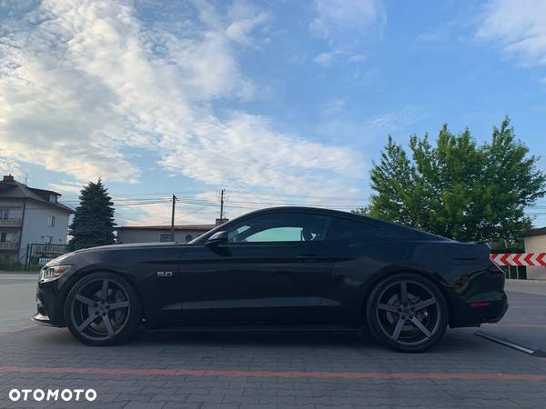 Ford Mustang - 4