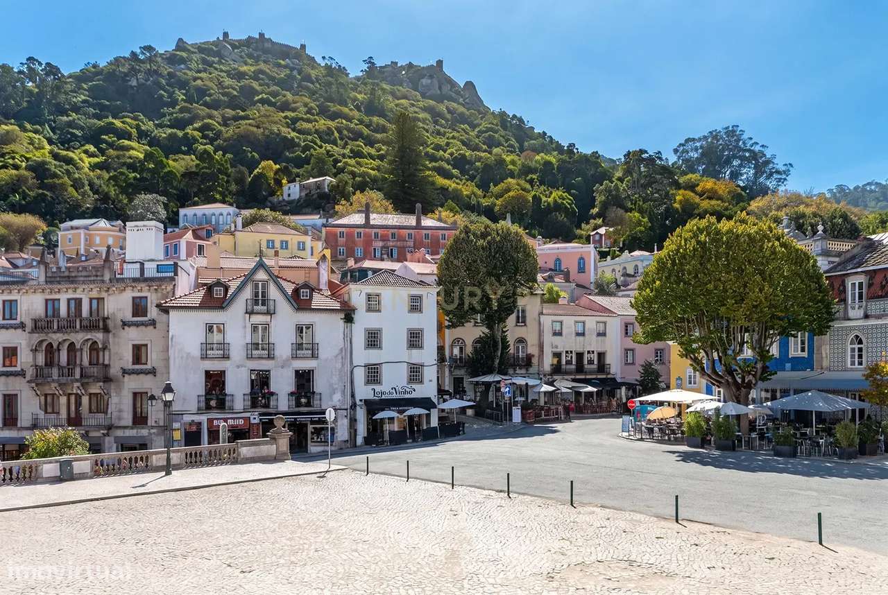 Hotel de 4 Estrelas com Projeto Aprovado e Mobilidade Única na Vila de-16