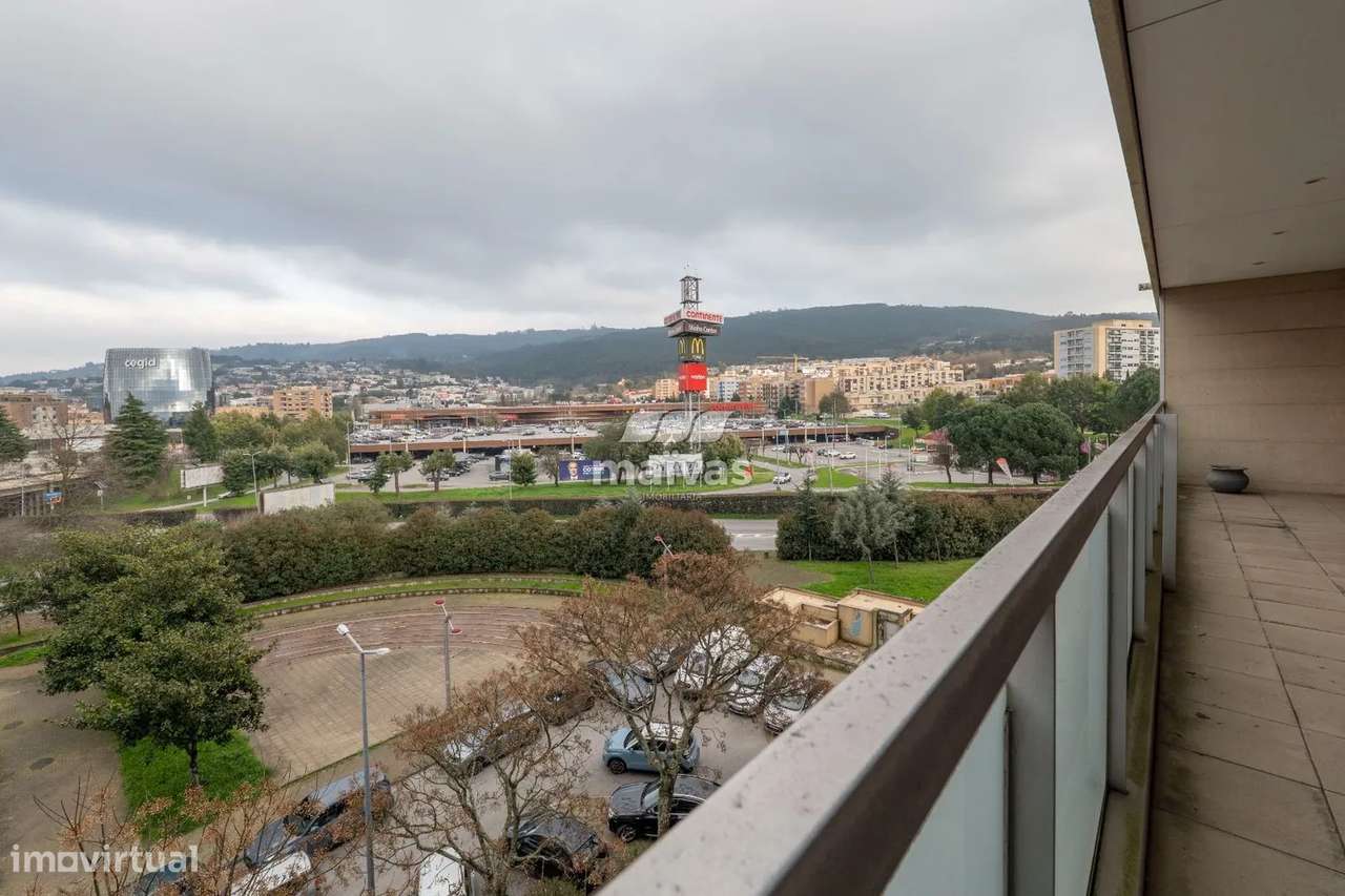 T3 + ESCRITÓRIO NUM DOS EMPREENDIMENTOS MAIS EMBLEMÁTICOS DE BRAGA.-27