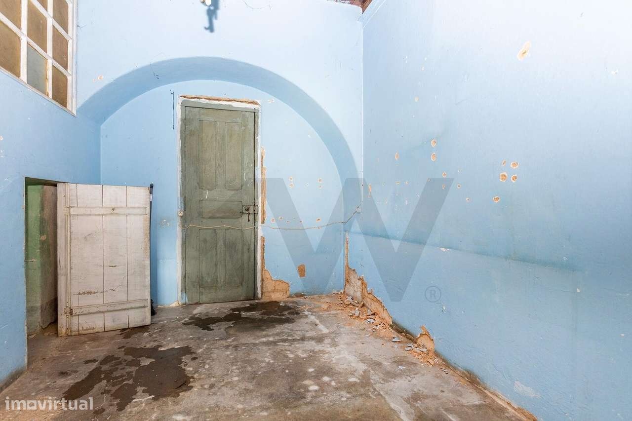 Apartamento em Cave para Remodelação Total | Graça – Lisboa - Grande imagem: 4/16