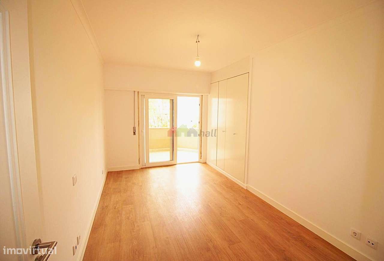 Apartamento T3 c/ garagem e arrecadação na Estrada da Luz-13