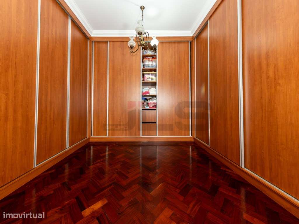 Moradia c/ Licença AL e Garagem junto à Av. Marginal - Ponta Delgada-11