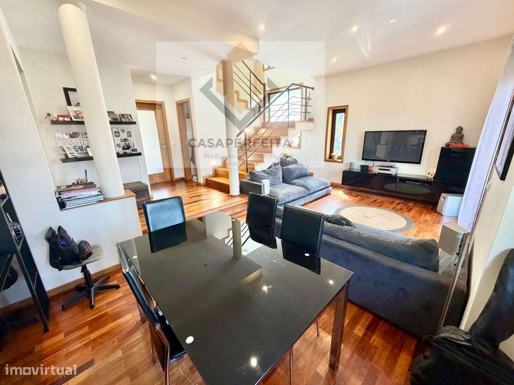 Luminosa Moradia T3+1 de 4 Frentes com Jardim, Escritório e Anexo -...-8