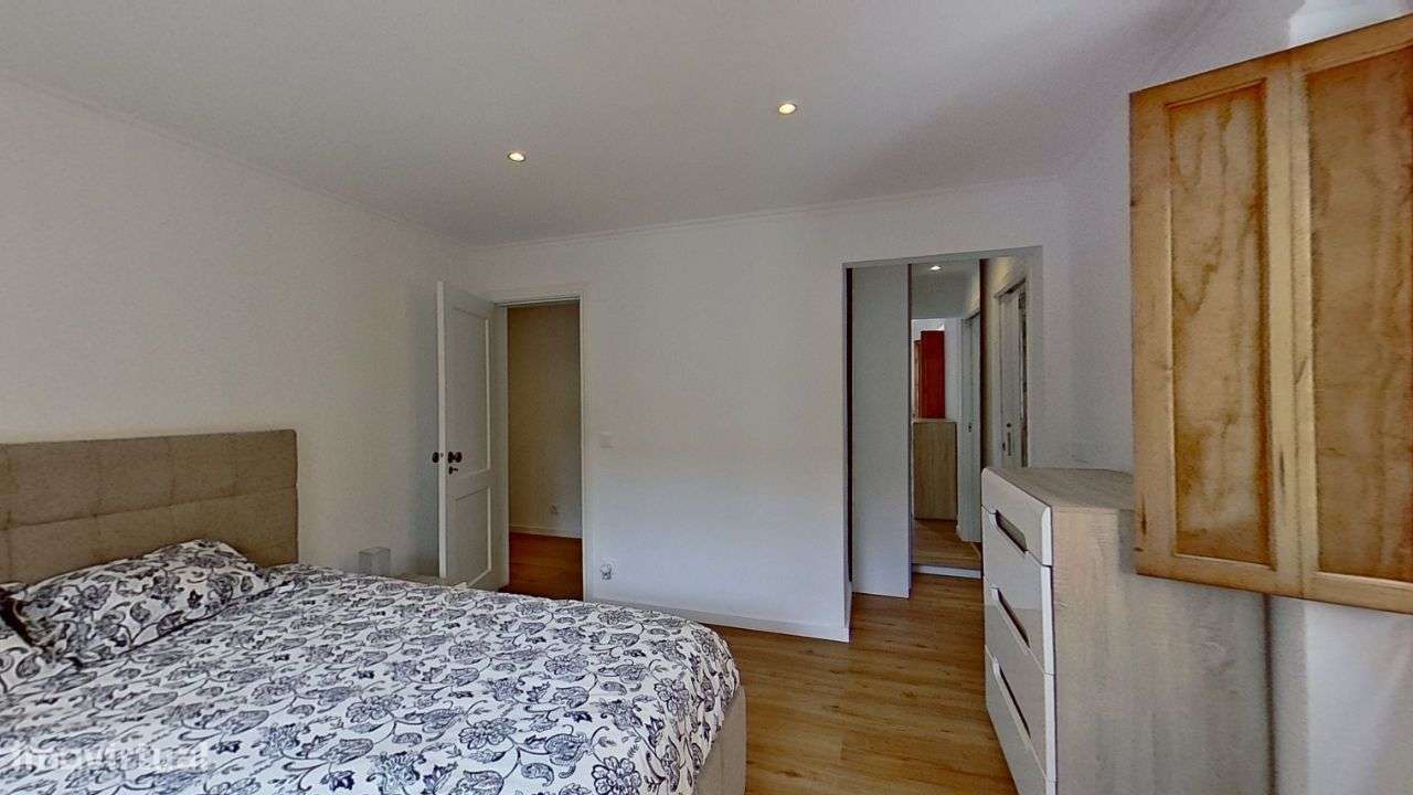 Moradia em Massamá, Rua Direita (tem anexos T-0 e T-2 independentes)-31