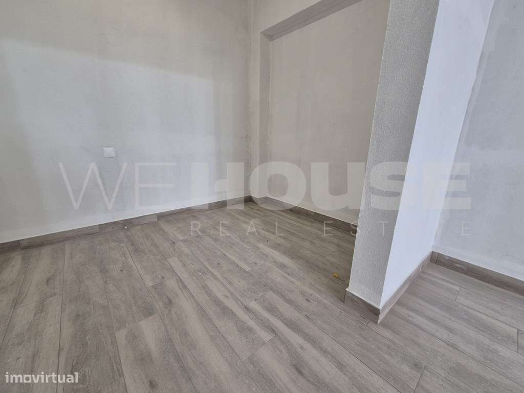 Armazém para Venda na Baixa da Banheira-9