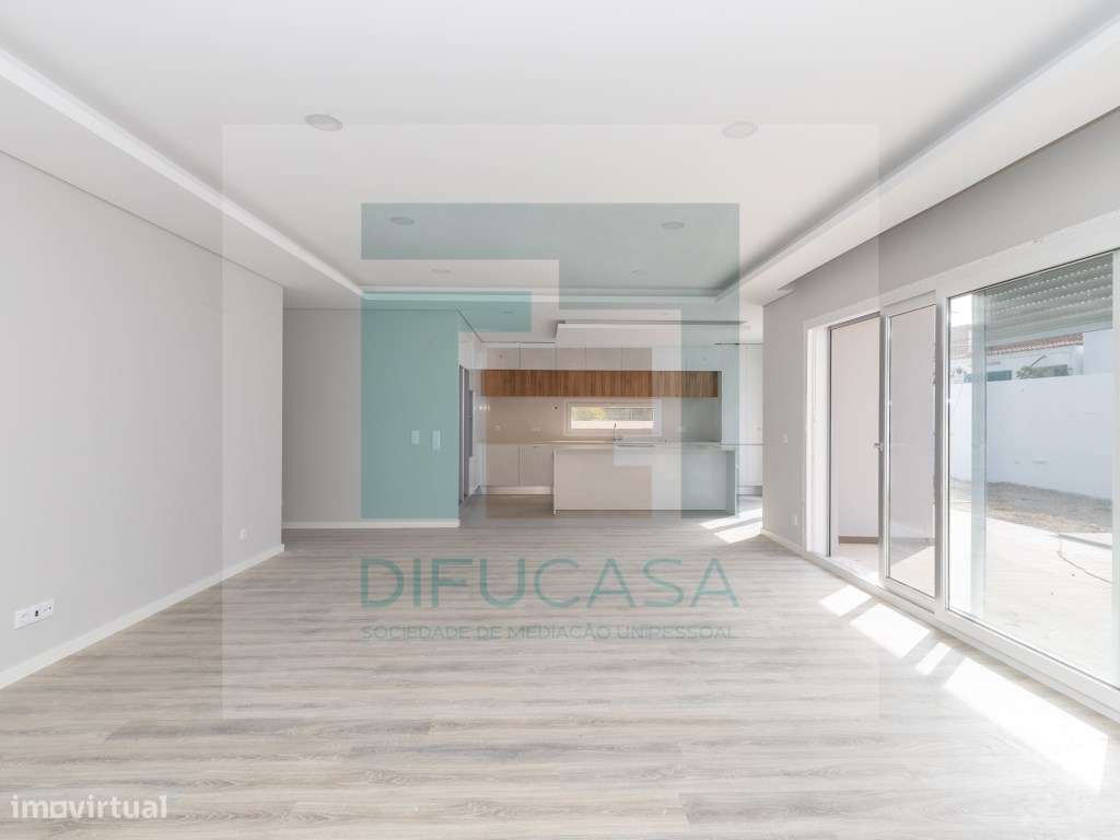 Moradia Geminada Térrea T4 com Garagem e Piscina - Grande imagem: 5/55