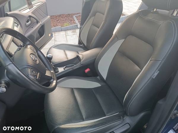 Toyota Avensis 1.8 Business Edition - 10