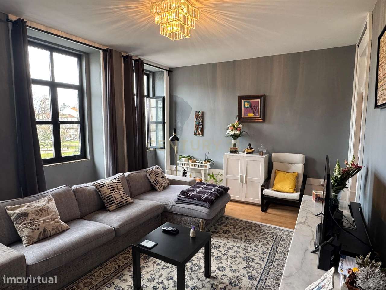 Prédio de Charme na Praça da República – Centro do Porto-2