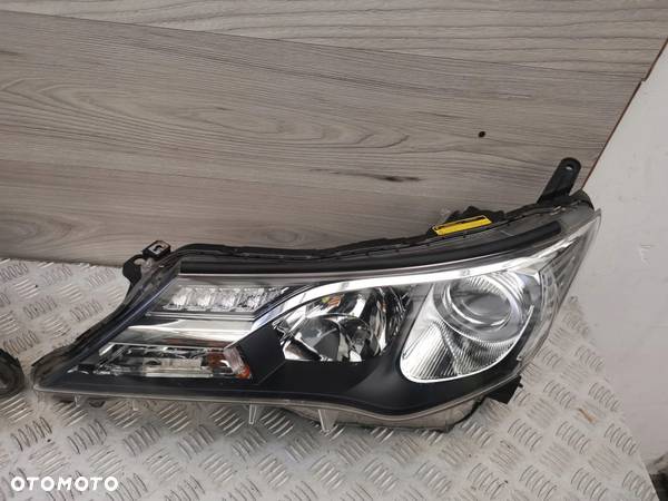 TOYOTA RAV4 IV 13- LAMPY PRZOD XENON IDEALNE PRZED LIFT KOMPLETNE - 5