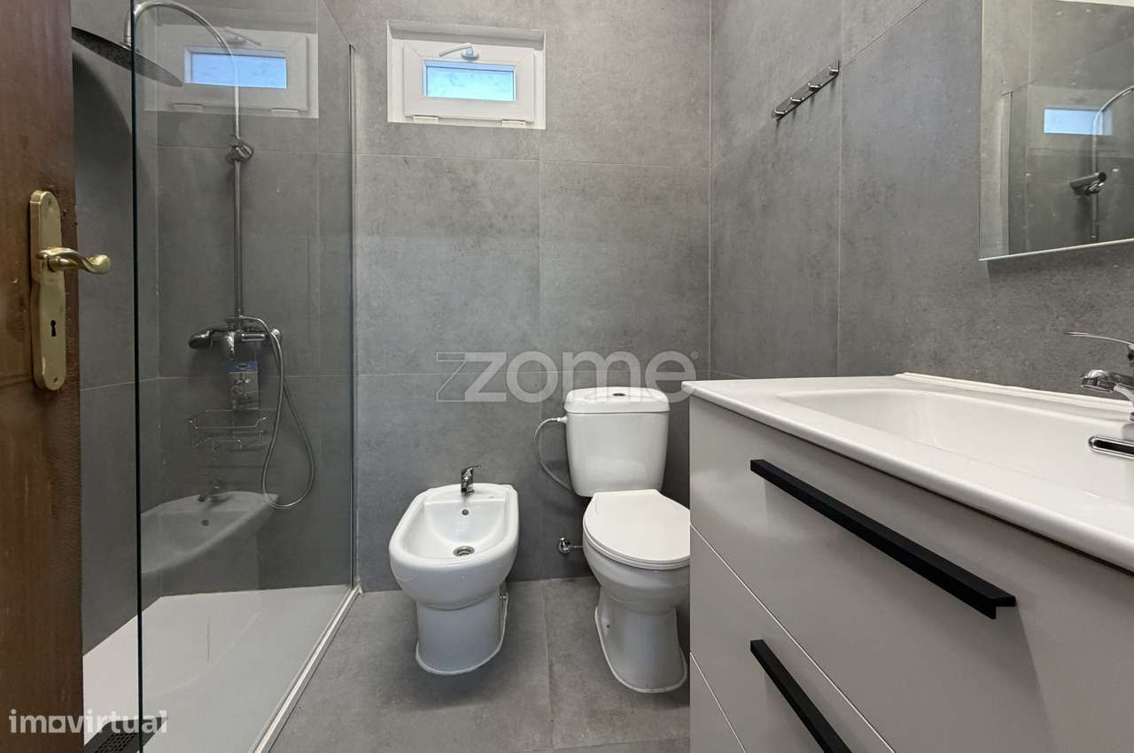 Casa Raiz Andar Moradia Em Frechas Junto Ao Rio Mirandela