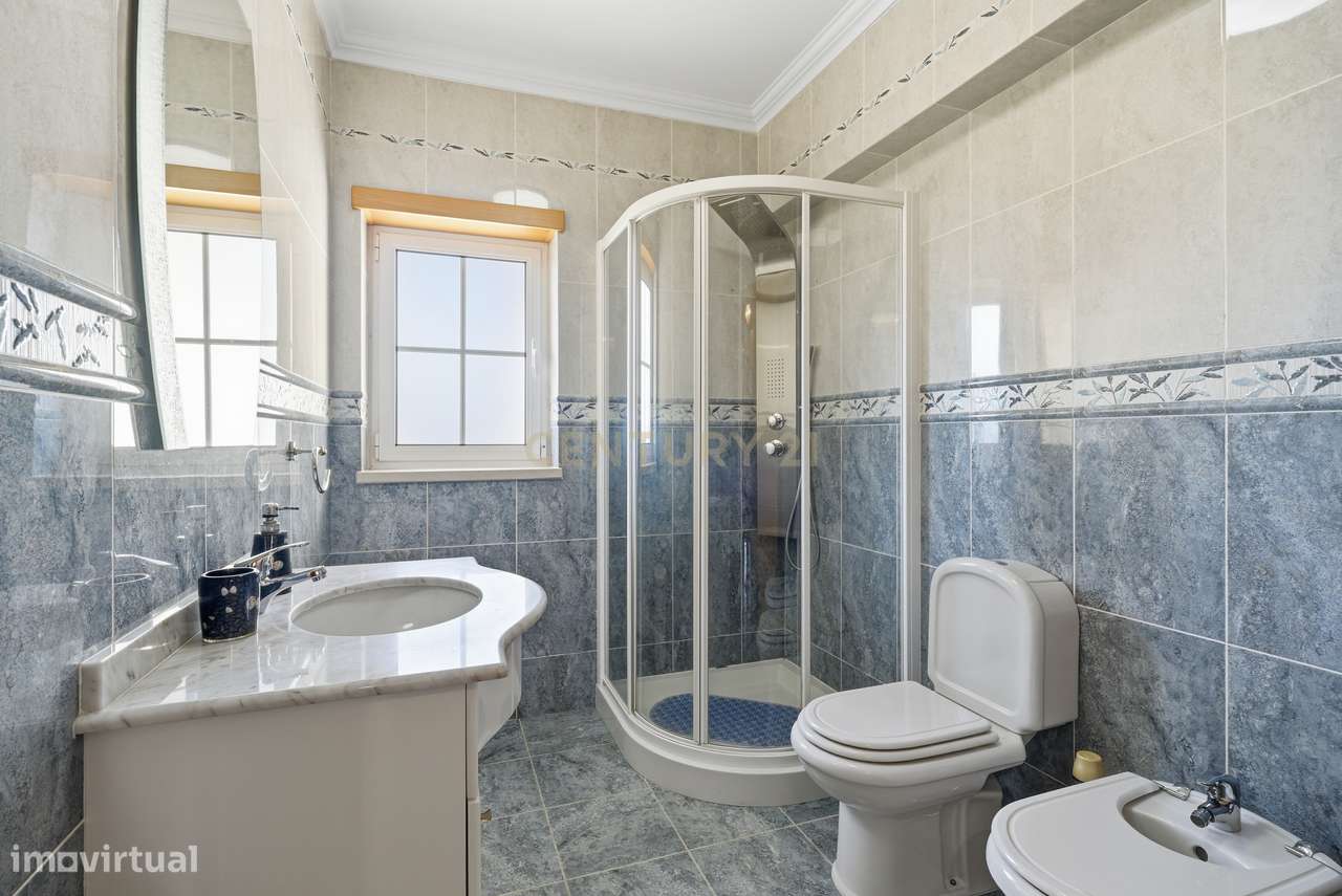 Moradia T5 com Garagem e Piscina em Miragaia, Lourinhã-16