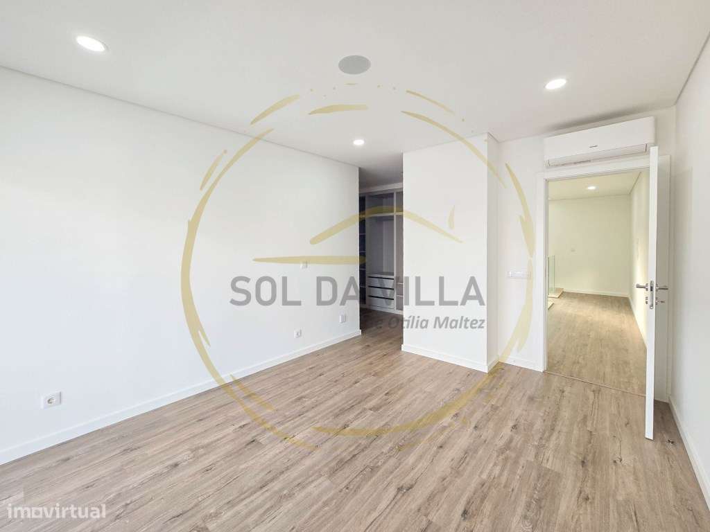 Moradia T4 Isolada com piscina - Valadares, Corroios - 750.000€-11