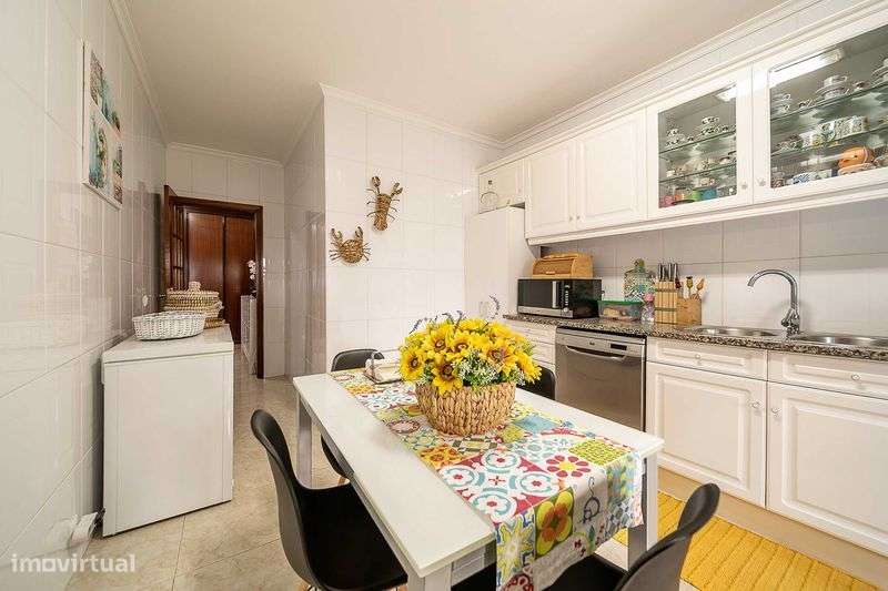 Deslumbrante T2 de 2 Frentes com Varandas e Box - Canelas - Grande imagem: 5/12