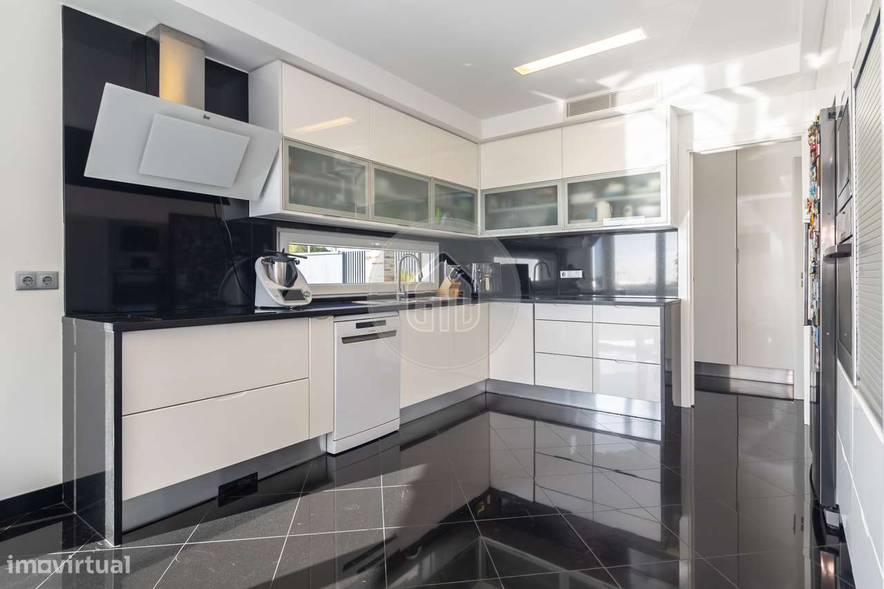 Moradia V5+1 | Piscina, vista mar e jardim | Porto Salvo, Oeiras-17