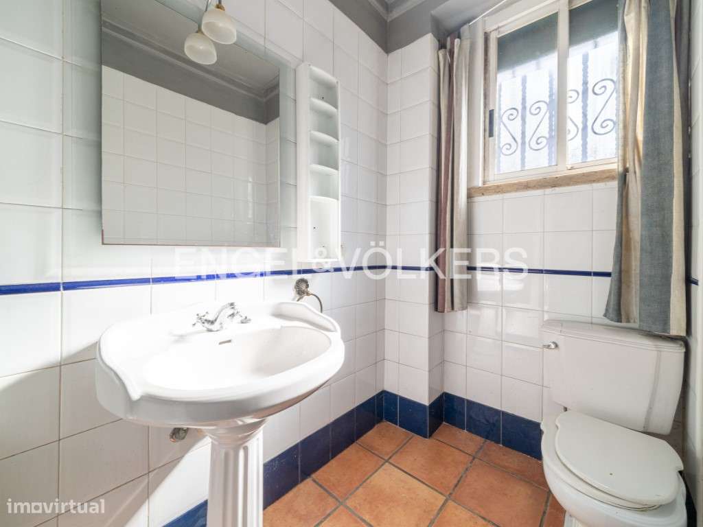 Apartamento para remodelação com estacionamento no Areeiro-12