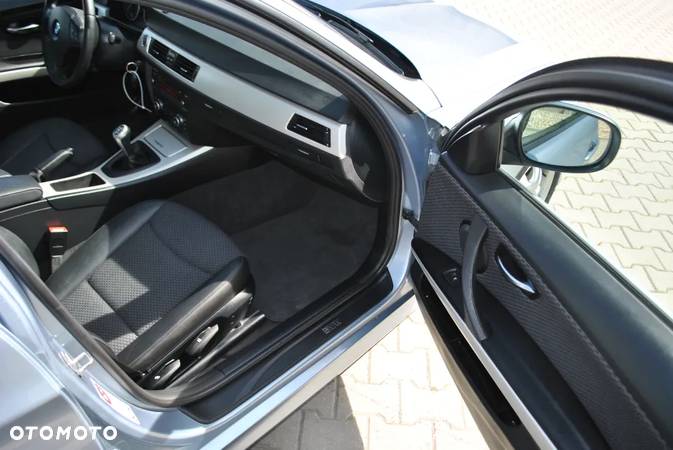 BMW Seria 3 318d - 18