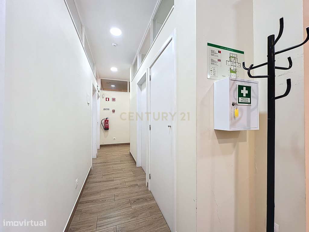 Oportunidade Única: Venda de Clínica em Pleno Funcionamento na Lagoa –-8