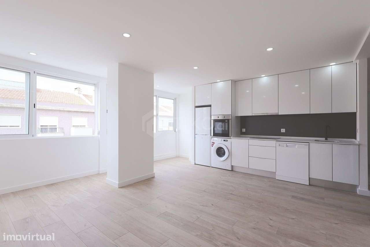 T3 Totalmente remodelado em Alverca – Pronto a habitar | Excelente loc-0