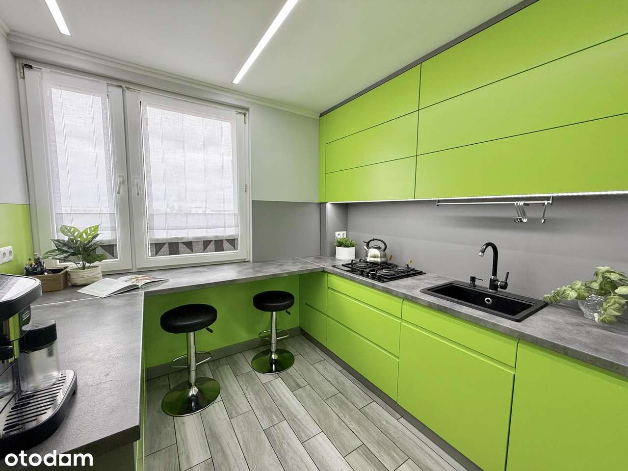 Duże mieszkanie przy ul. Koszyka na sprzedaż-11