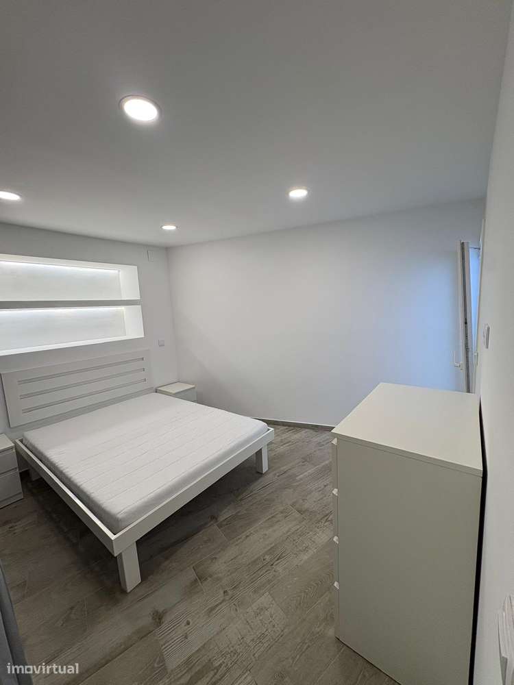 T2  remodelado na Abrigada com terraço - Grande imagem: 5/17