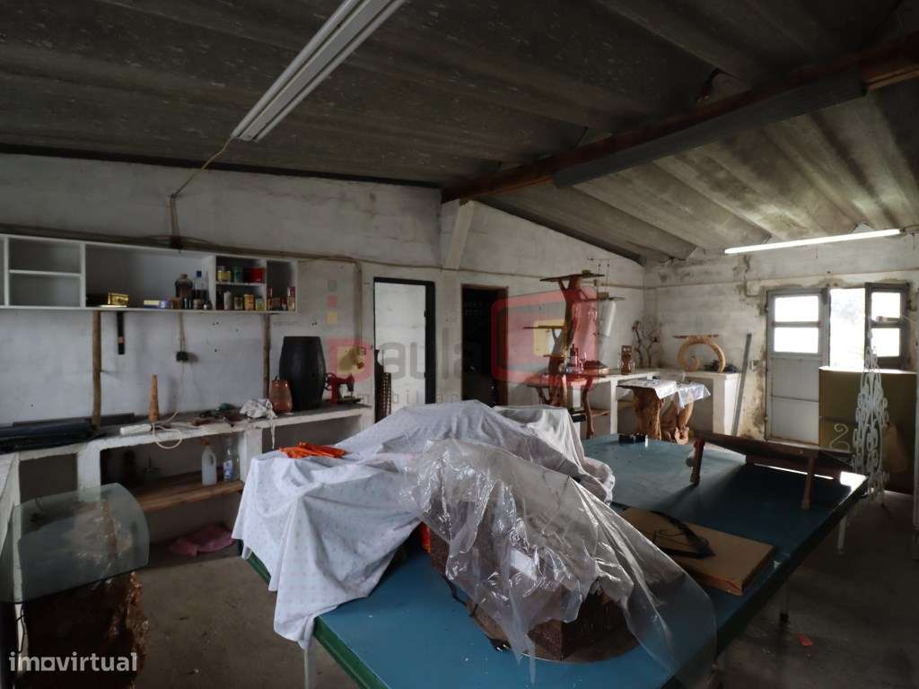 TERRENO COM CASAS - SARILHOS GRANDES-48