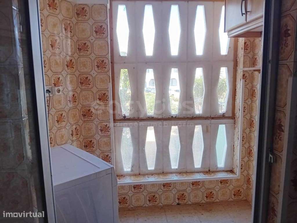 Apartamento T2 localizado na Pedra Mourinha, perto de escolas - Grande imagem: 4/23