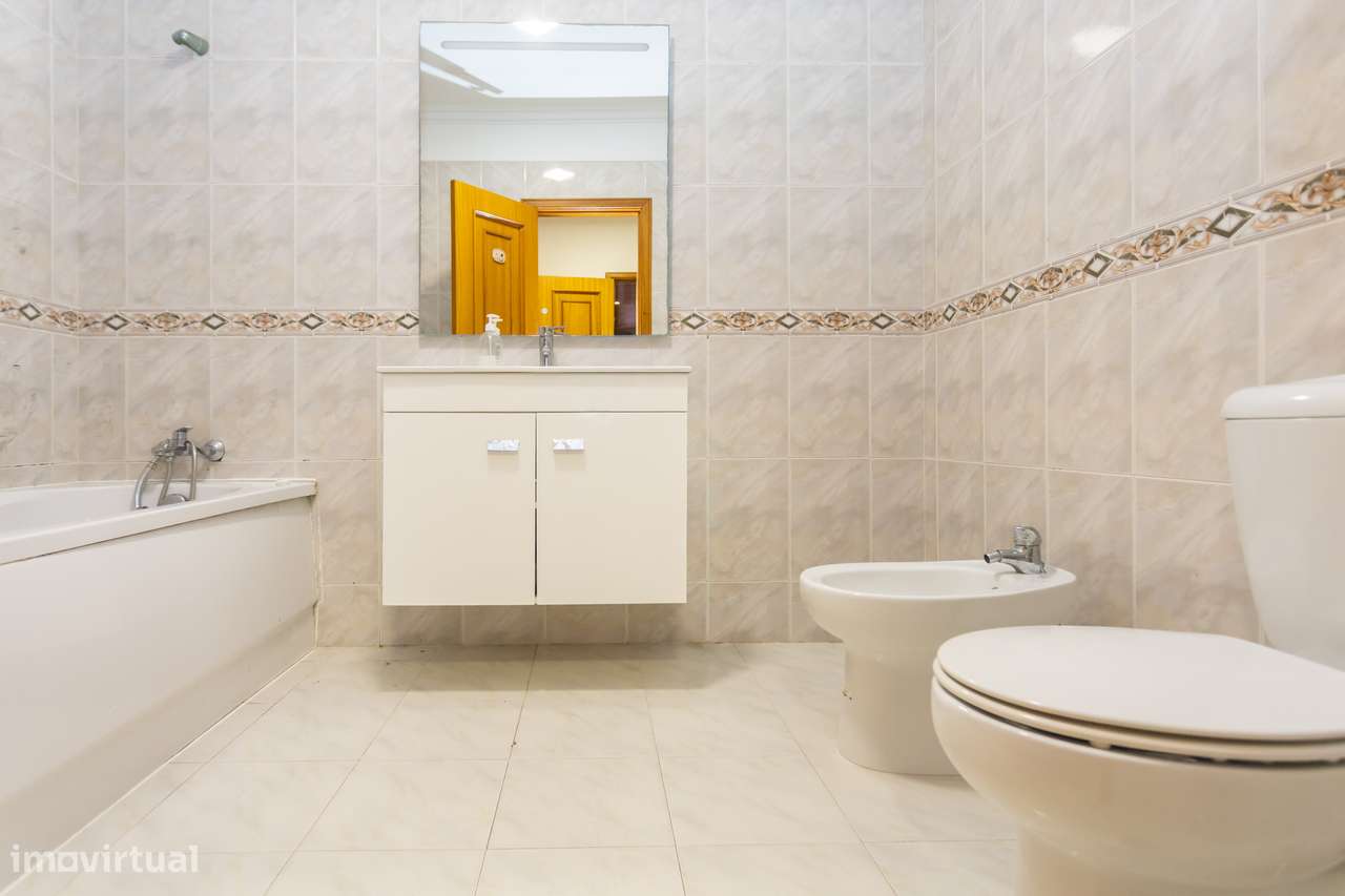 Apartamento T2 em Sesimbra num condomínio com piscina-19